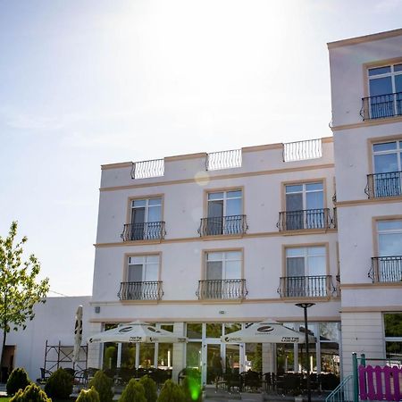 Unique Garden Hotel 브러일라 외부 사진
