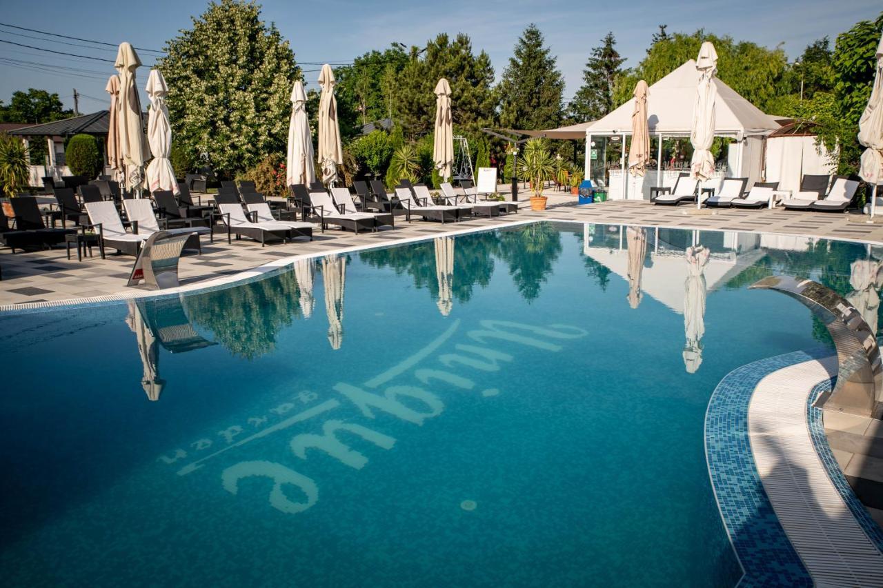 Unique Garden Hotel 브러일라 외부 사진