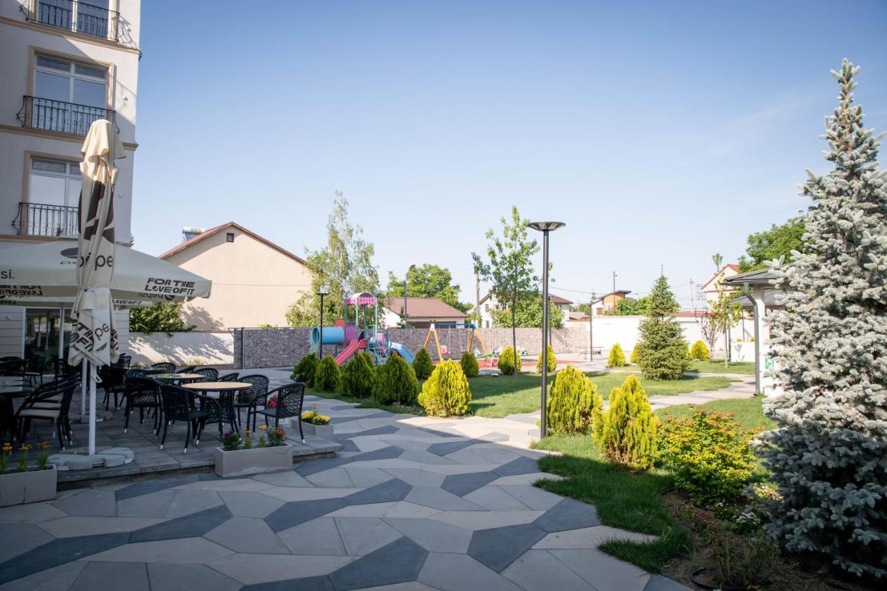 Unique Garden Hotel 브러일라 외부 사진