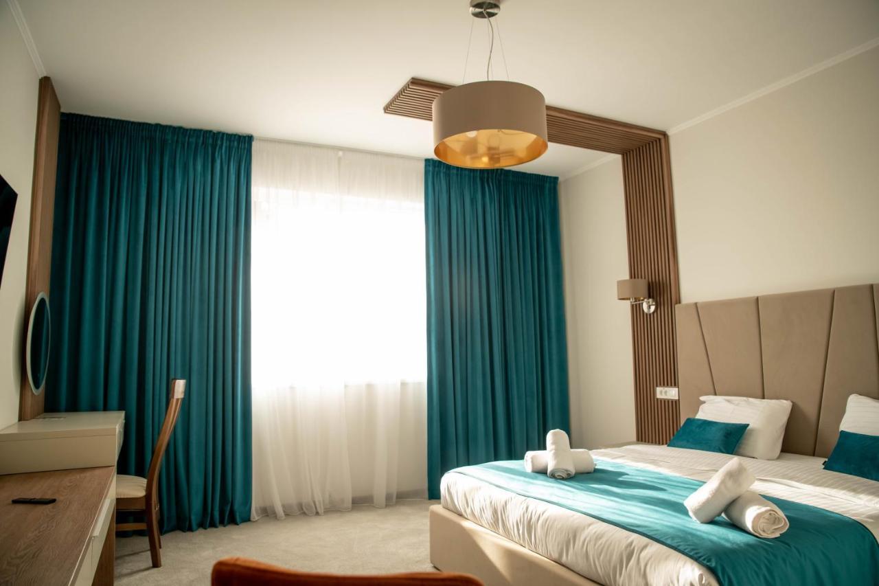 Unique Garden Hotel 브러일라 외부 사진